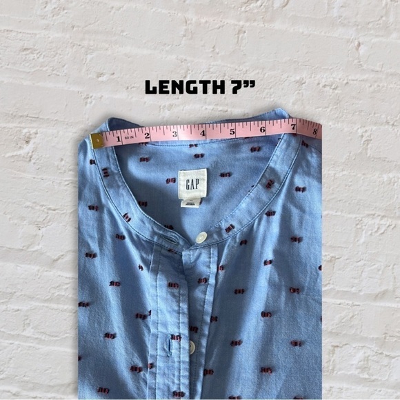 Gap XL blue button down with textured pattern. Curved hem, long sleeves - Picture 5 of 8
